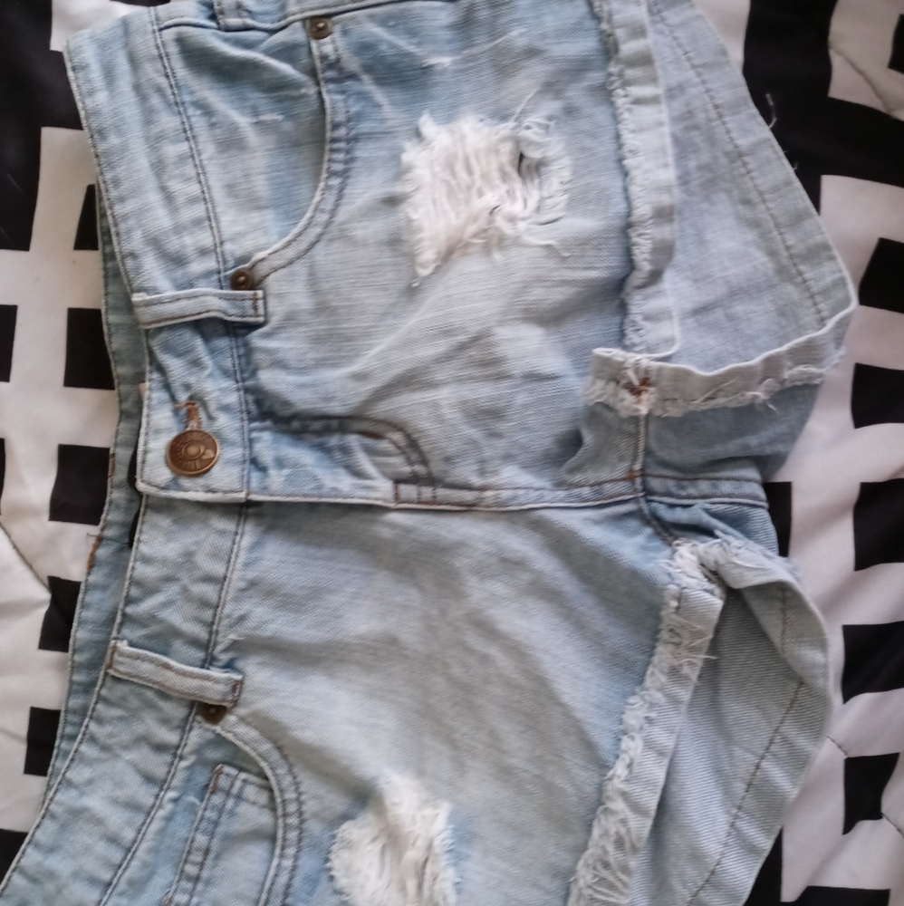 Short Jean - Picture 2 of 4